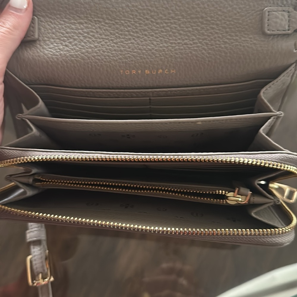 Tory Burch Cream and Tan Crossbody Bag with Whipstitch Detail - Picture 5 of 7
